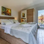 House Palmera 2 *